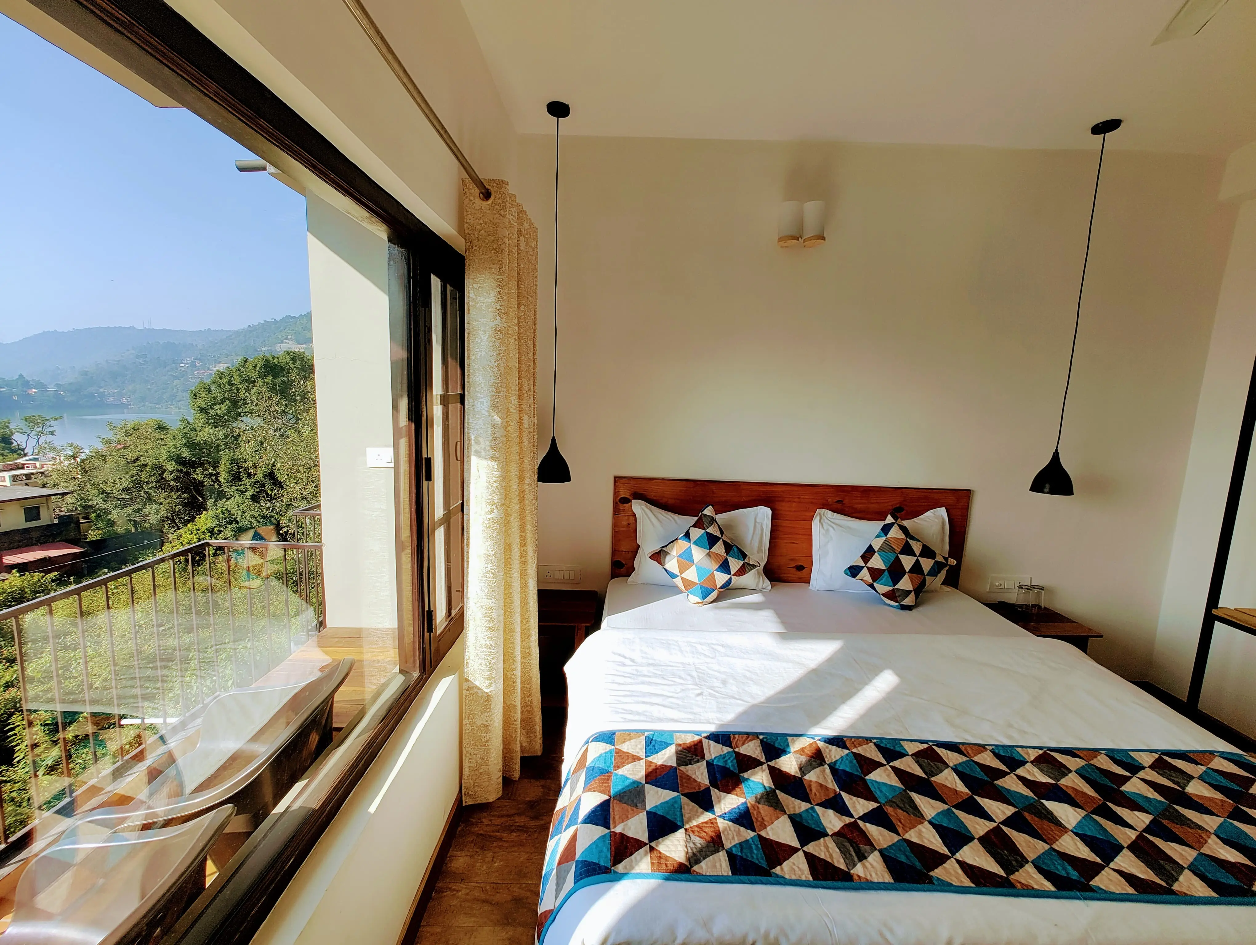 Deluxe Room with Valley and Lake View - Image 1